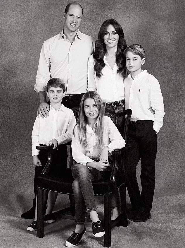 Рождественская открытка принца Уильяма и Кейт Миддлтон огорчила фотошопом